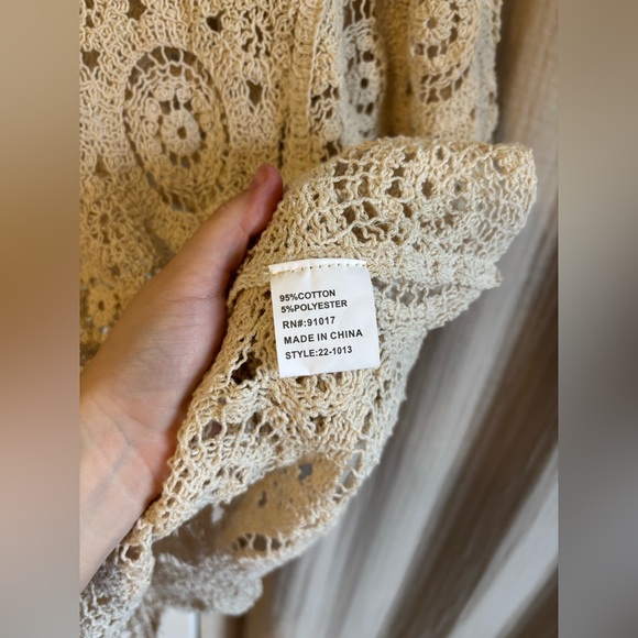 Solitaire Crochet Puff Sleeve Blouse- Large - Picture 4 of 9